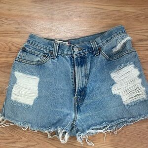Vintage high waisted Levi’s shorts. Size 27.